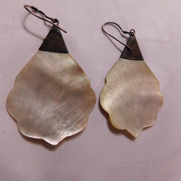 Mother of Pearl Hanging Fan Style Earrings Vintage - Picture 4 of 6